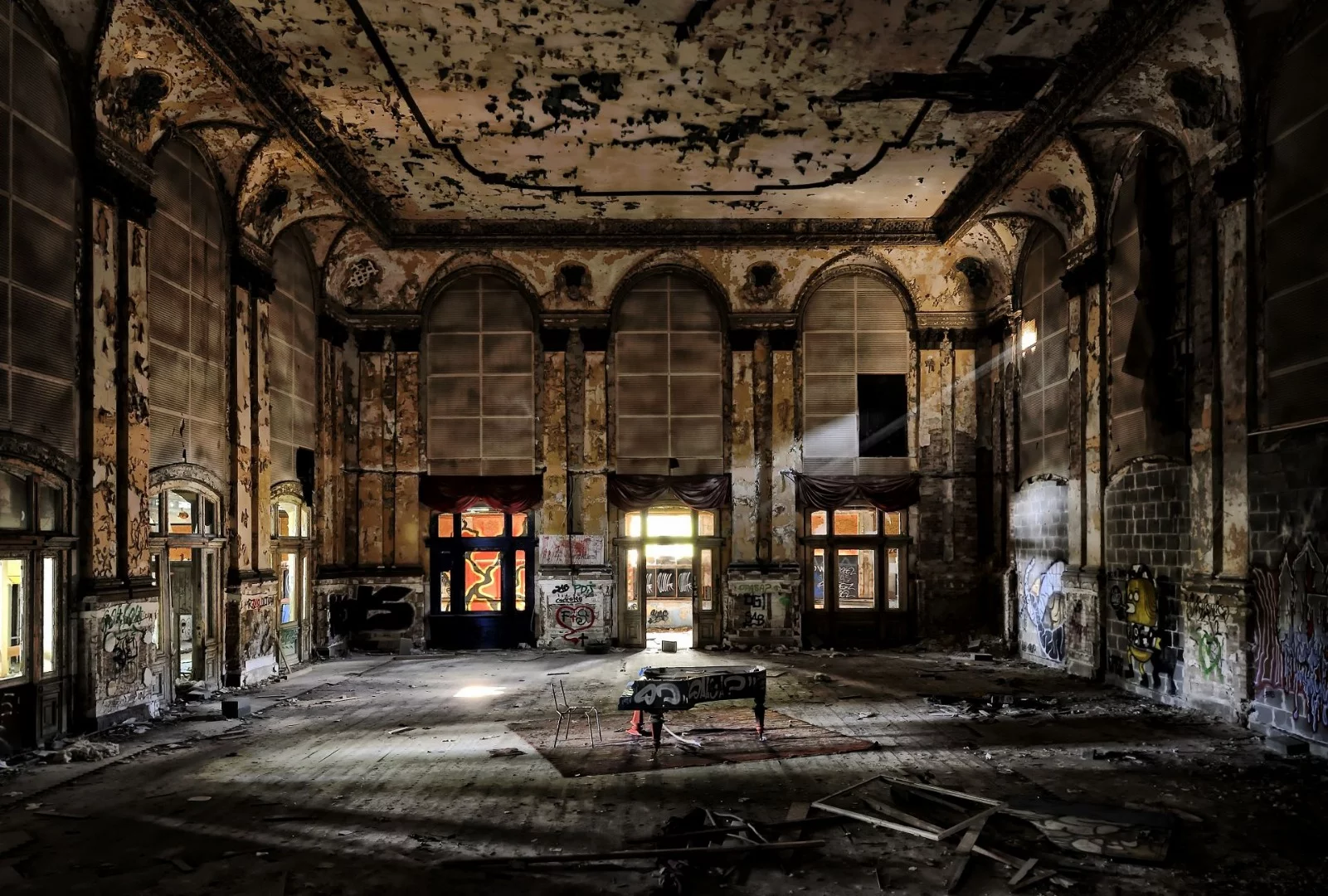 Honorable Mention in Architecture and Urban Spaces. An abandoned ballroom in Germany, a piano telling a story of other times, when in the 1920's couples danced to its notes