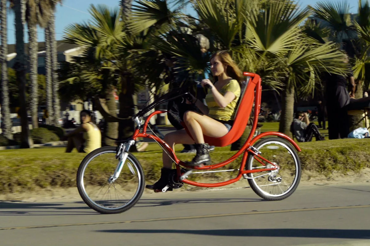 A tush-friendly BananaHama Bike in action