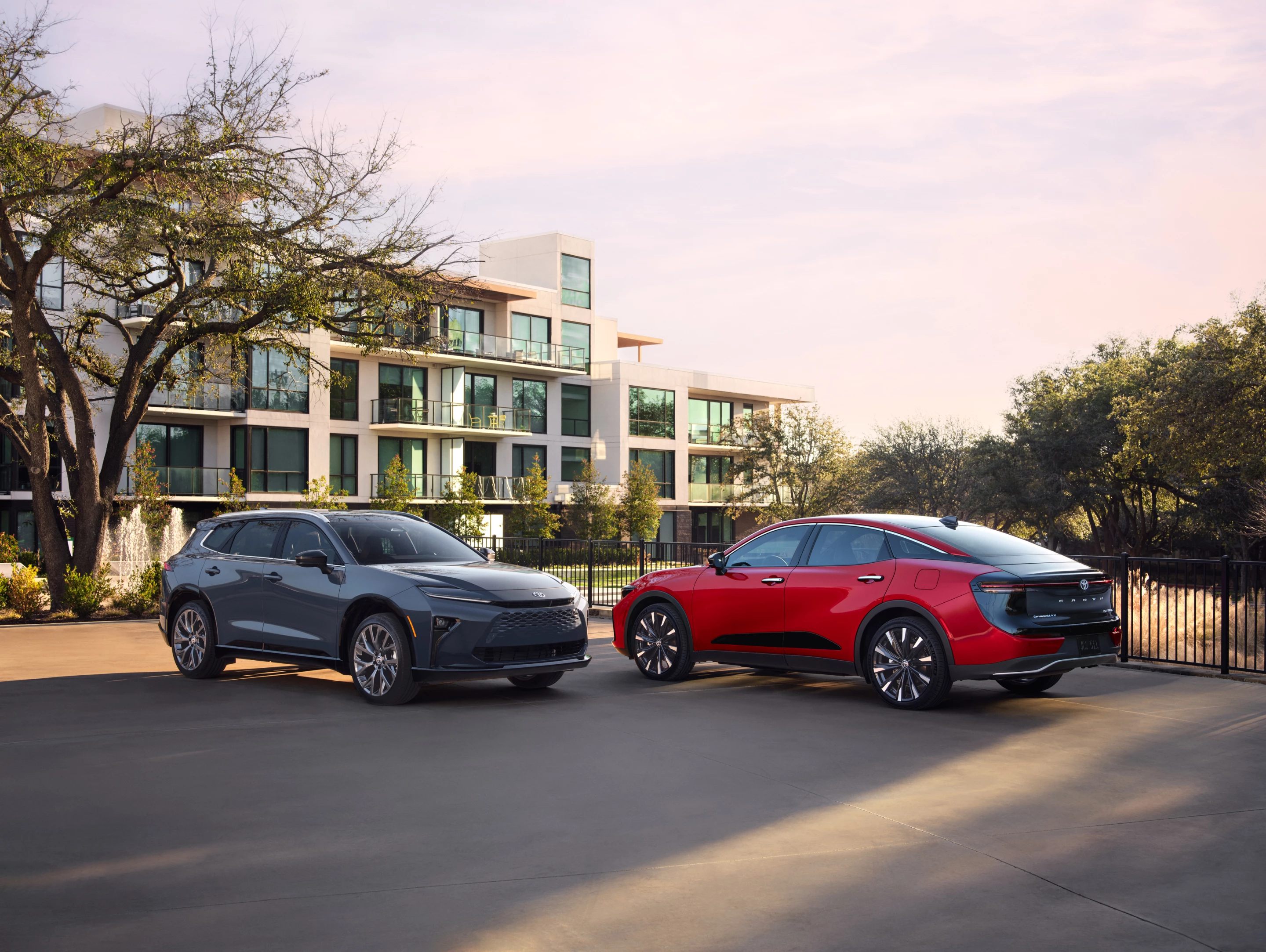 2025 Toyota Crown Signa (left) and 2025 Toyota Crown