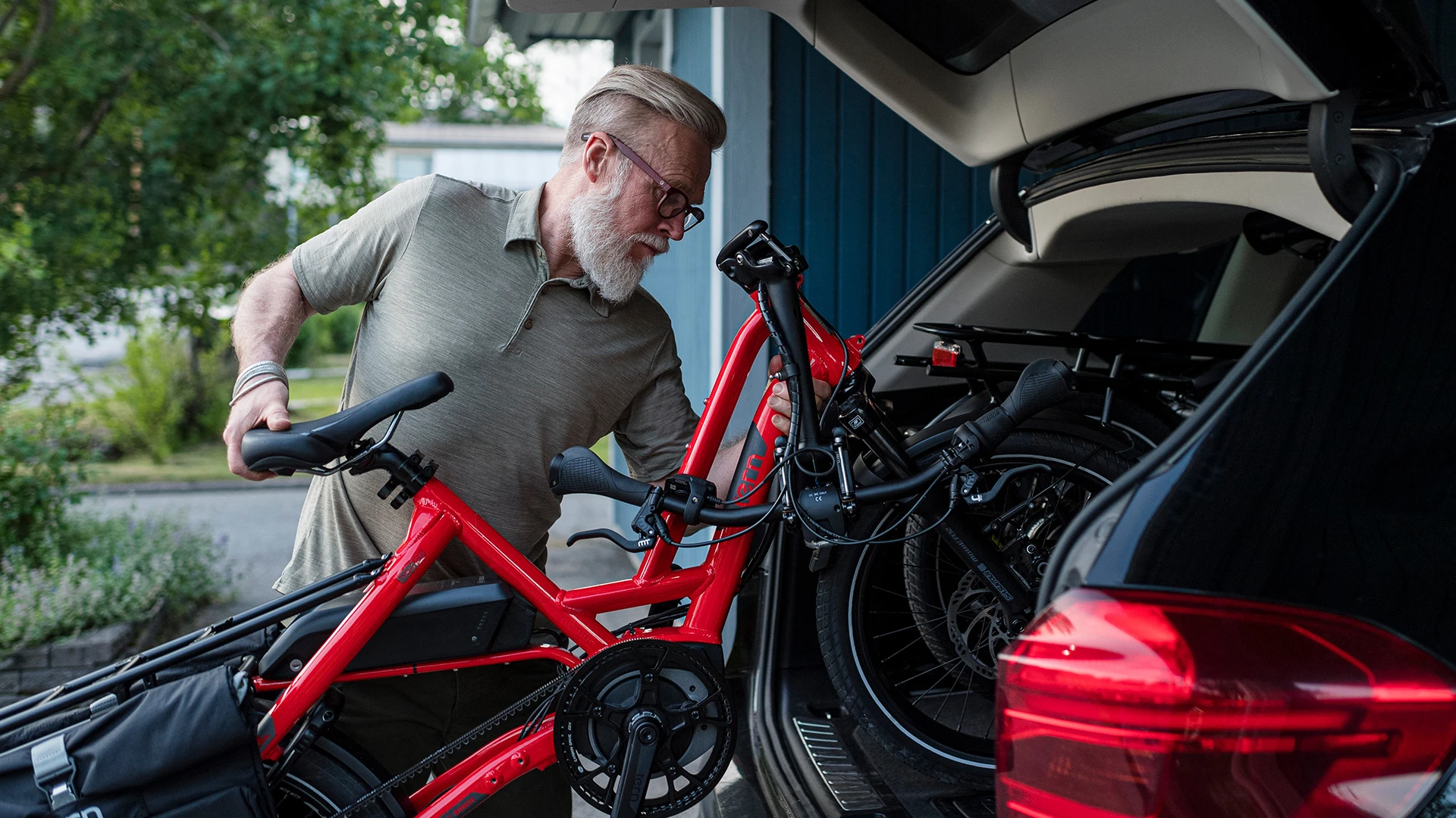 Folds down to easily fit in a car without removing any wheels