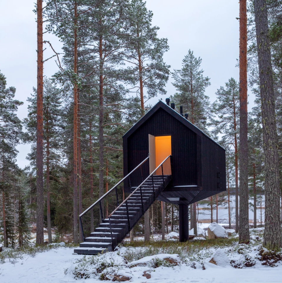 The Niliaitta cabin features a pine facade with a black-toned wood oil finish