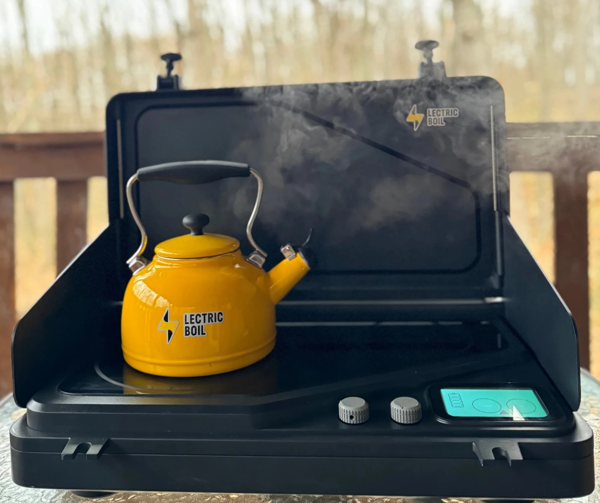 The Overlander is designed to work with cast iron, carbon steel and stainless steel cookware