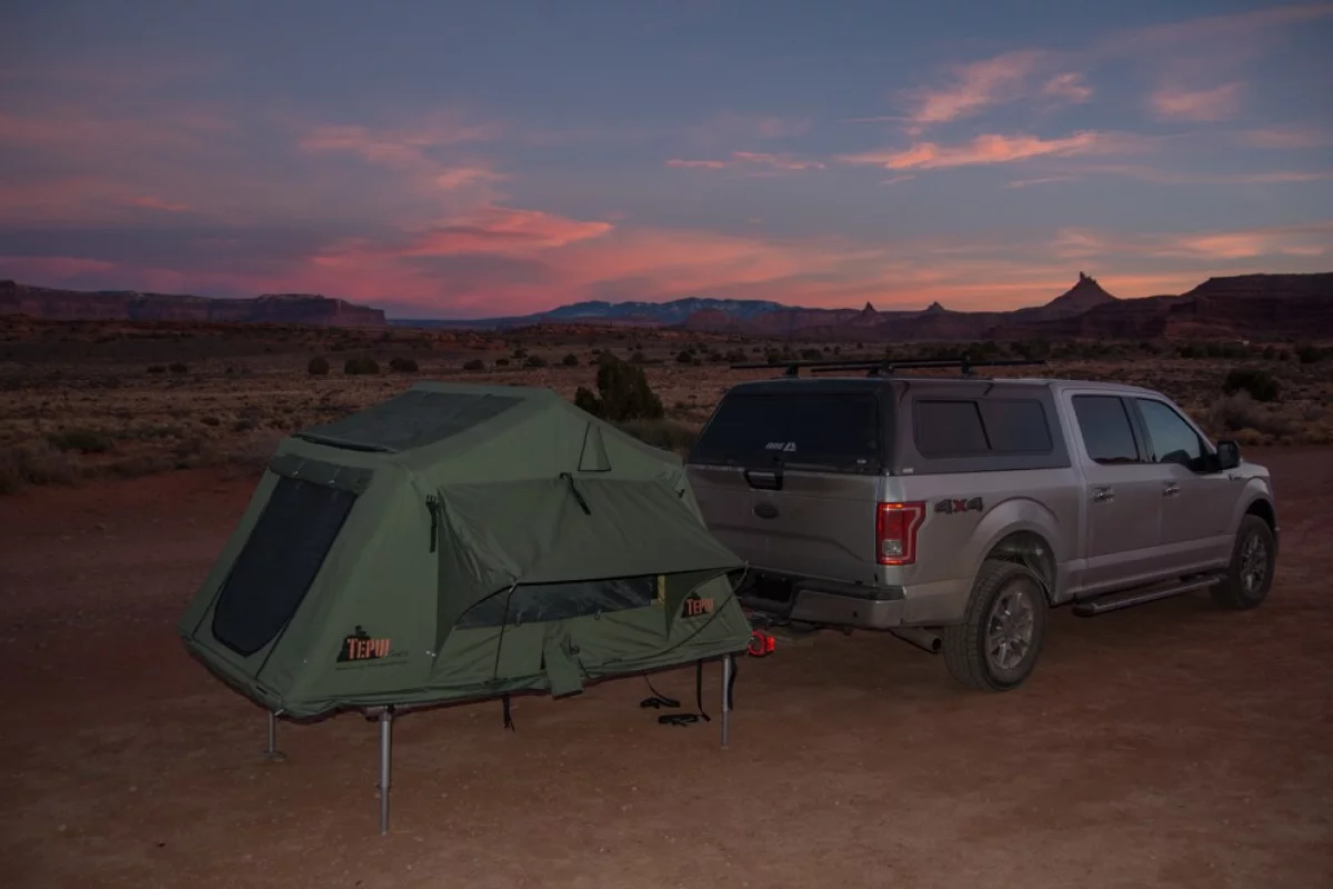 The Hitch 'n Pitch's extendable legs help to level the tent out