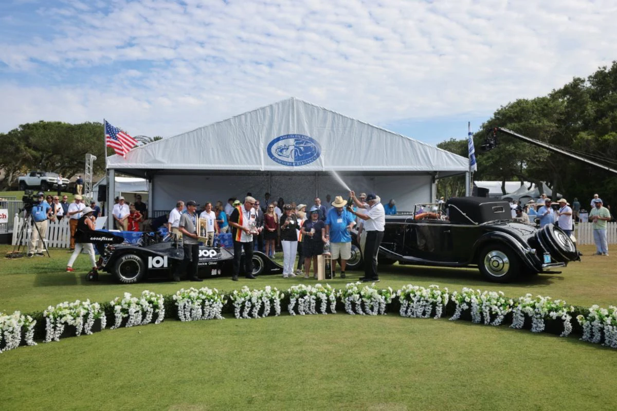 The car at right is the 1926 Hispano-Suiza H6B Cabriolet that was awarded the "Best in Show" at the 2021 Amelia Island Concours d’Elegance on 23 May 2021. The beautiful Hispano-Suiza H6B Cabriolet was displayed by Jill and Charles Mitchell of Florida, automatically becoming one of the eight finalists in the 2021 Peninsula Classics ‘Best of the Best’ Award. At left is the 1974 Shadow DN4 that took out the "Best in Show" Concours de Sport Trophy.
