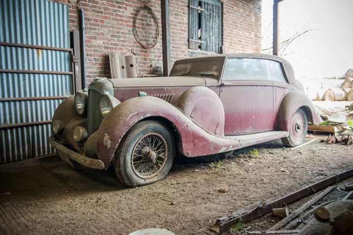 A 1939 Lagonda V12 Hooper two door saloon was sold for an undisclosed six-figure sum prior to the auction