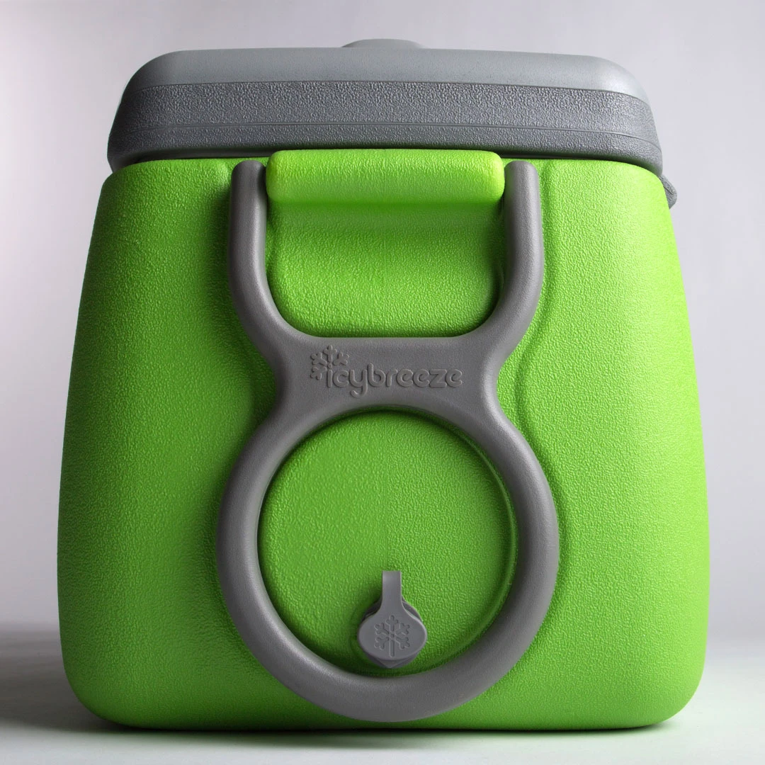 IcyBreeze sports two wheels and a handle for easier transport