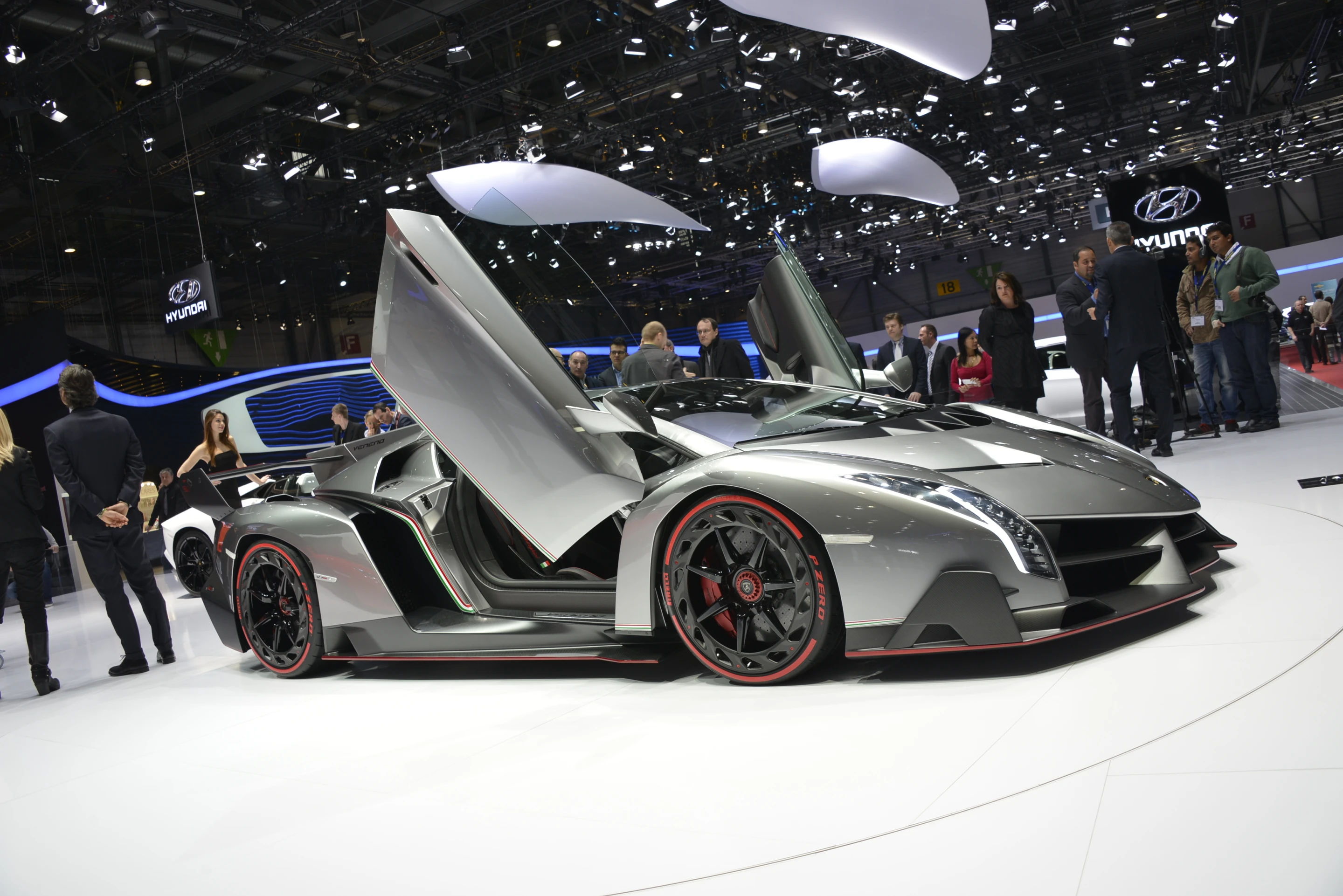 Lamborghini introduces the Veneno