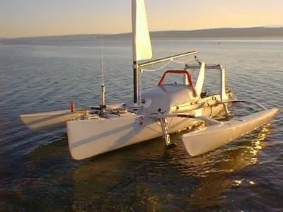 Steven Roberts' Microship micro-trimaran