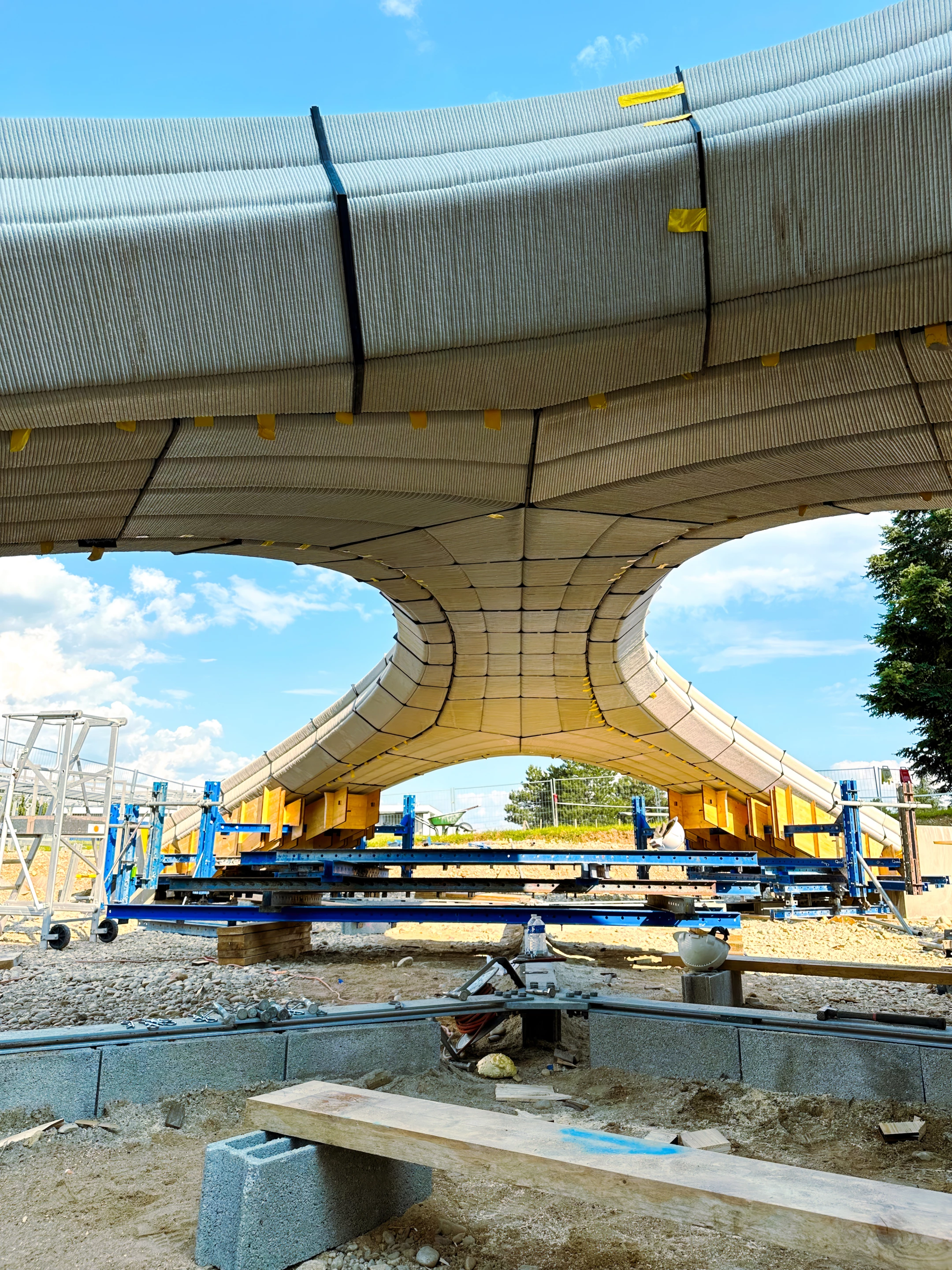 Phoenix does not need any kind of mortar or steel reinforcement and instead the blocks are held in place by compression