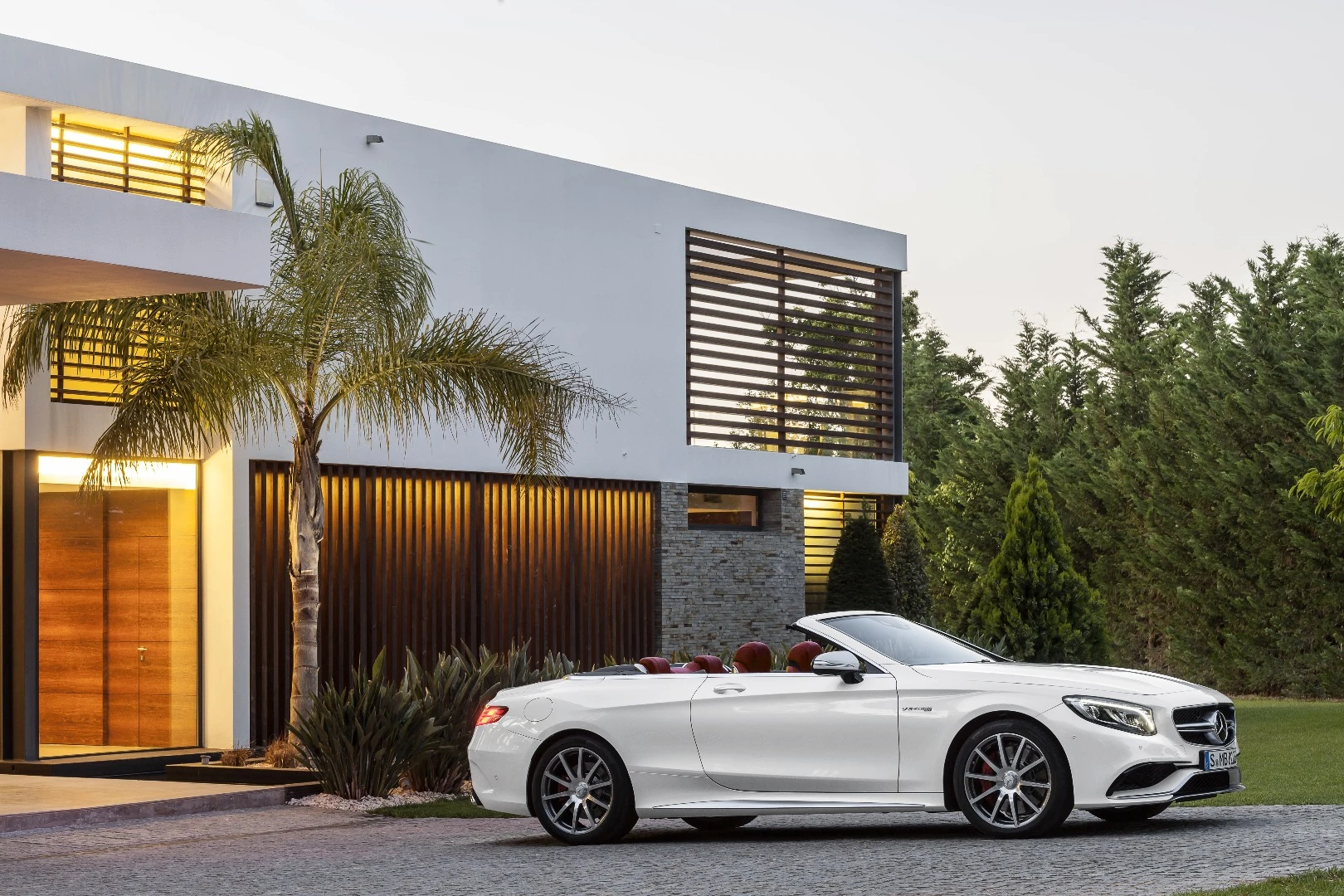 The S-Class in its natural enviroment - the beachside display home