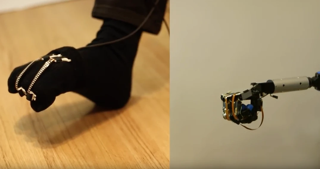 Grasping the robot hand is achieved by this movement