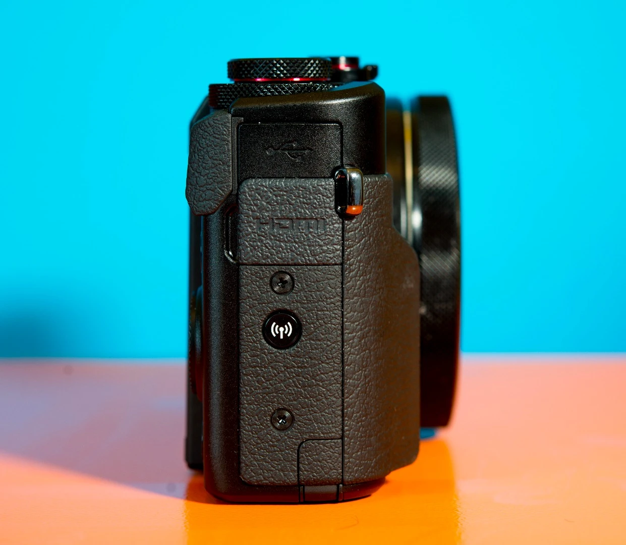 The Wi-Fi button on the Canon Powershot G7X Mark II