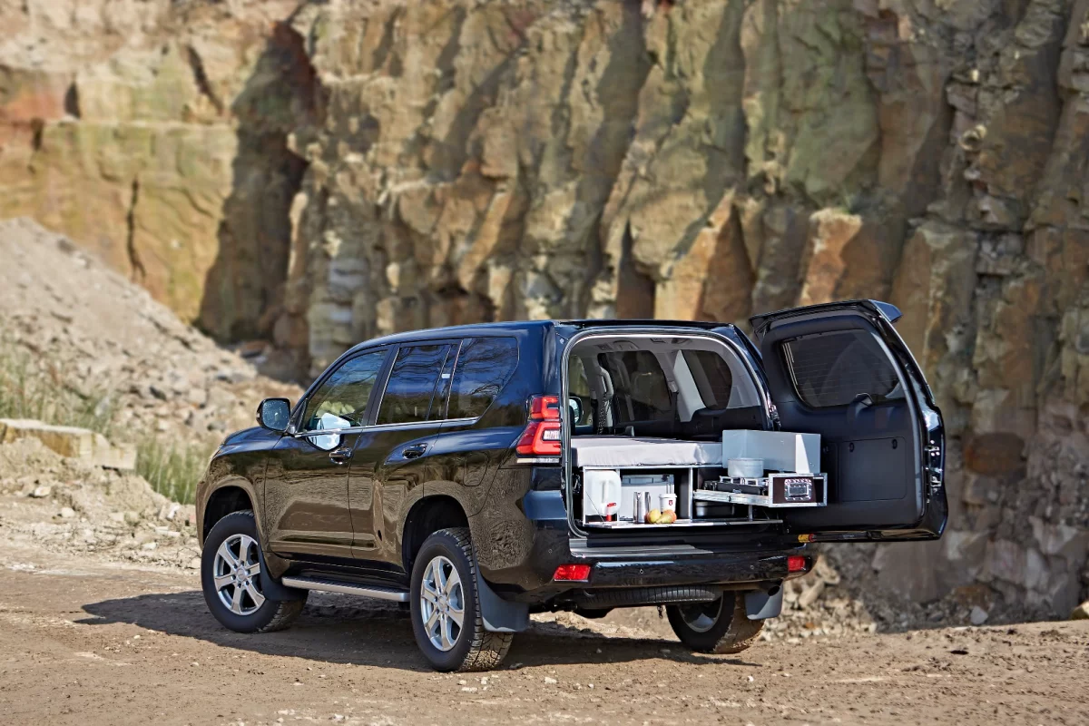 Ququq turns the Toyota Land Cruiser into a functional 4x4 camper