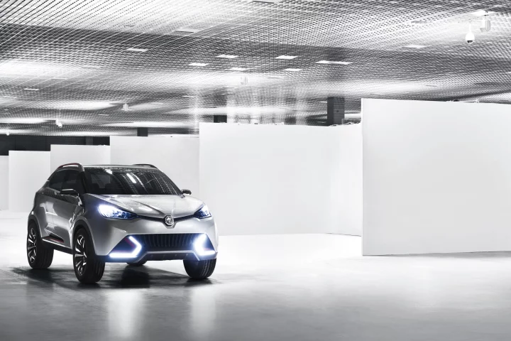 MG CS headlights have a multi-faceted ‘shard’ structure which refracts light in various colours