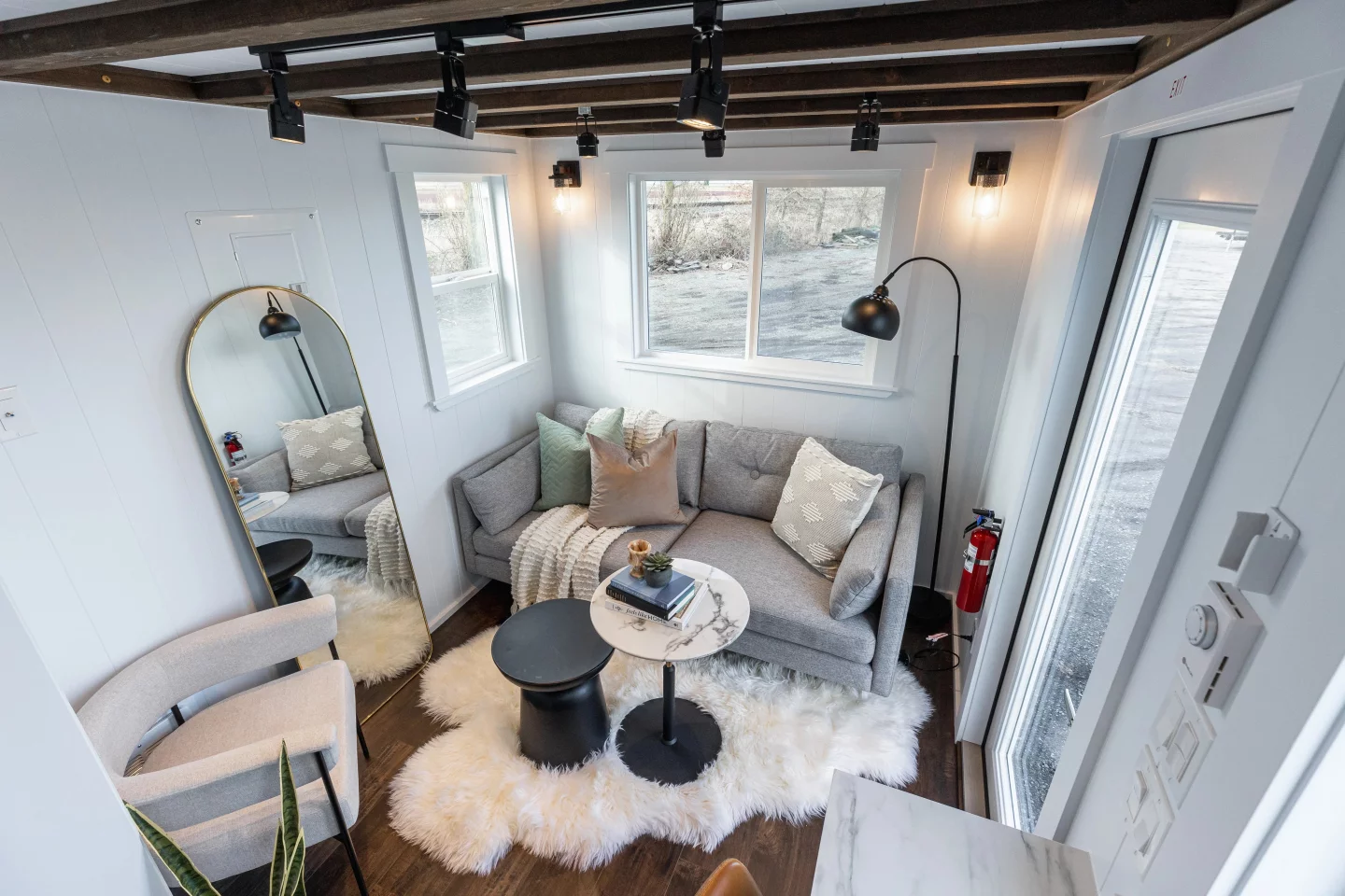 The Violet Edition – Scarlett Loft's interior measures 426 sq ft (almost 40 sq m), spread over two floors