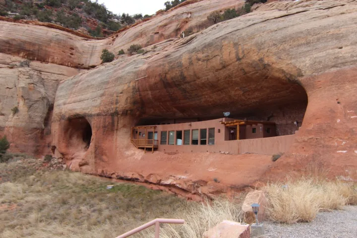 Cliff Haven features a total floorspace of 2,100 sq ft (195 sq m), spread over nine rooms