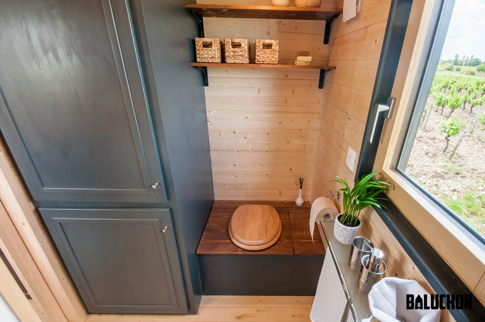 Bathroom inside the Intrépide tiny home