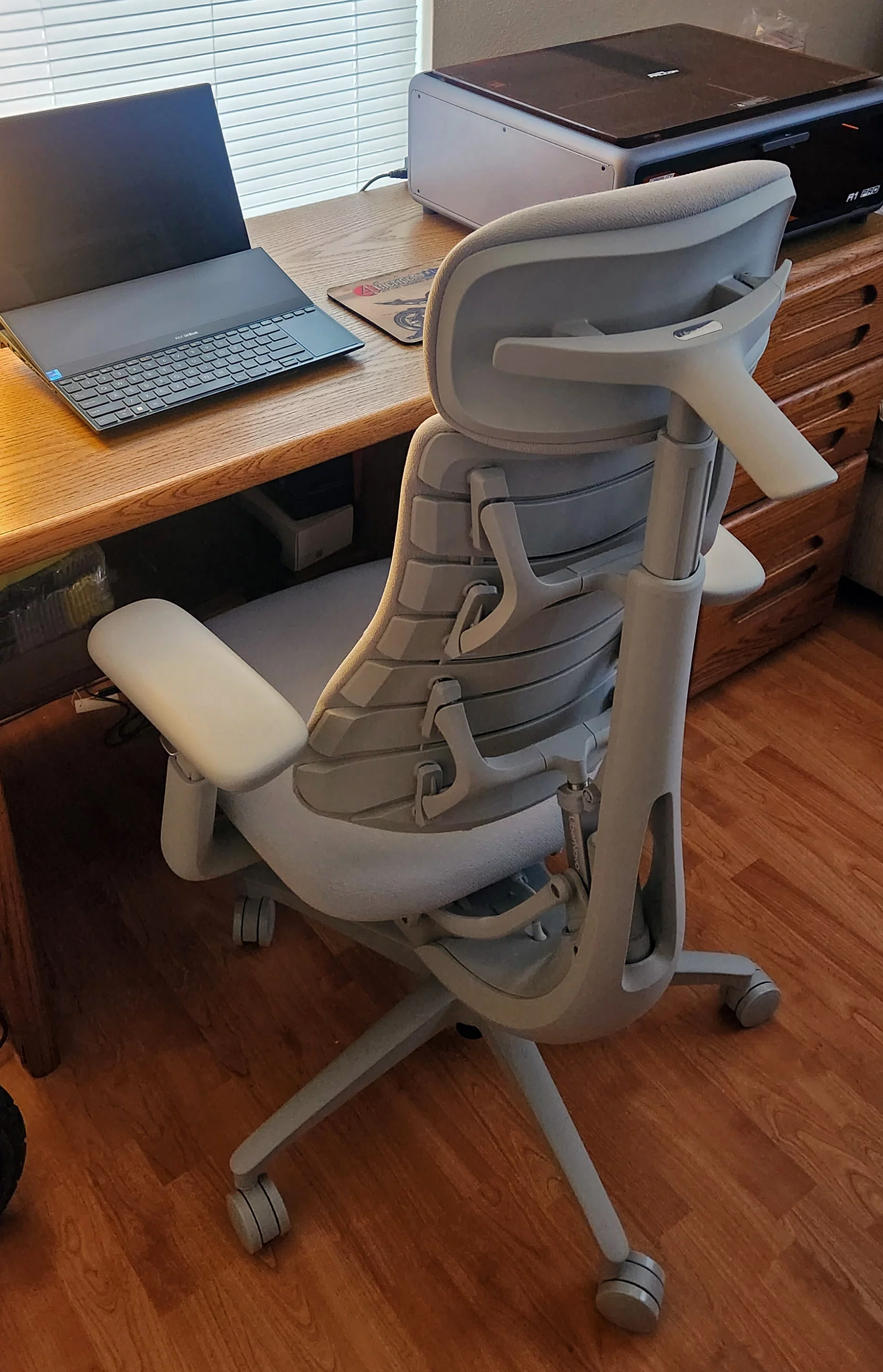 The Omni gives off vibes that, depending on my mood, go from cool alien sci-fi to "I'm feeling pretentious."