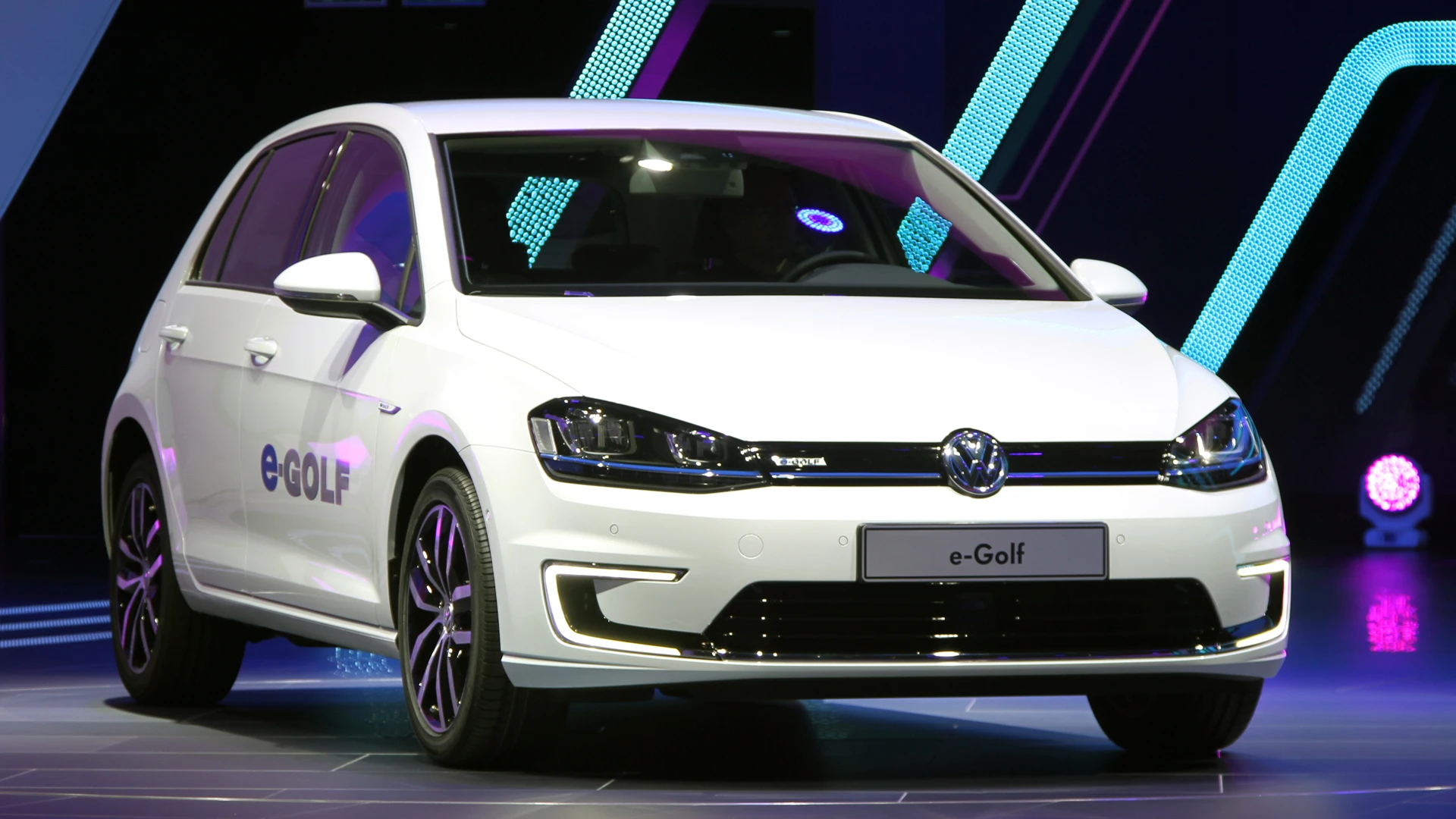 The four-door e-Golf's 85-kW motor is powered by a 24.2-kWh lithium-ion battery for a claimed range of up to 190 km (Photo: Gizmag)