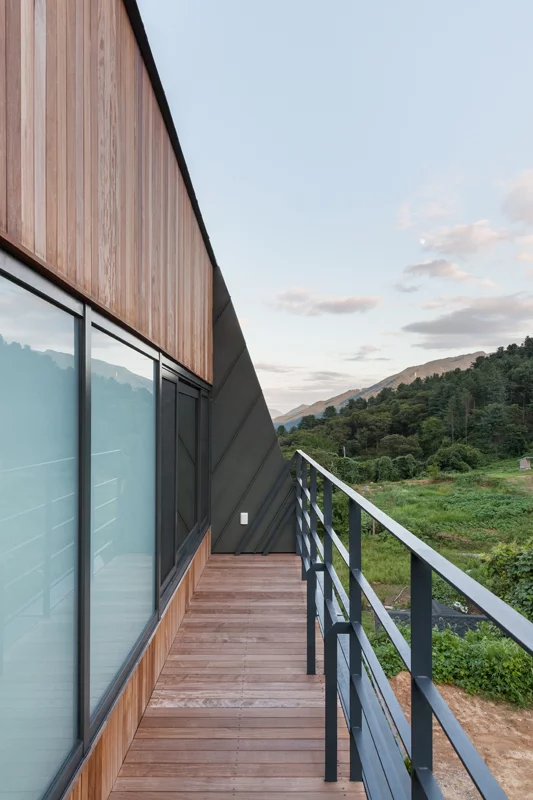 Shot of the balcony area (Photo: Kyungsub Shin)