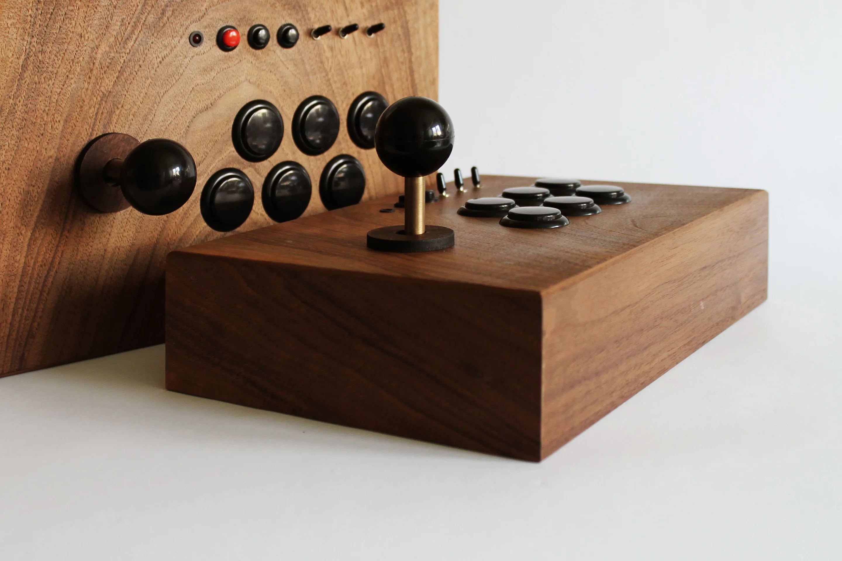 The R-Kaid-42 bespoke wooden retro gaming rig