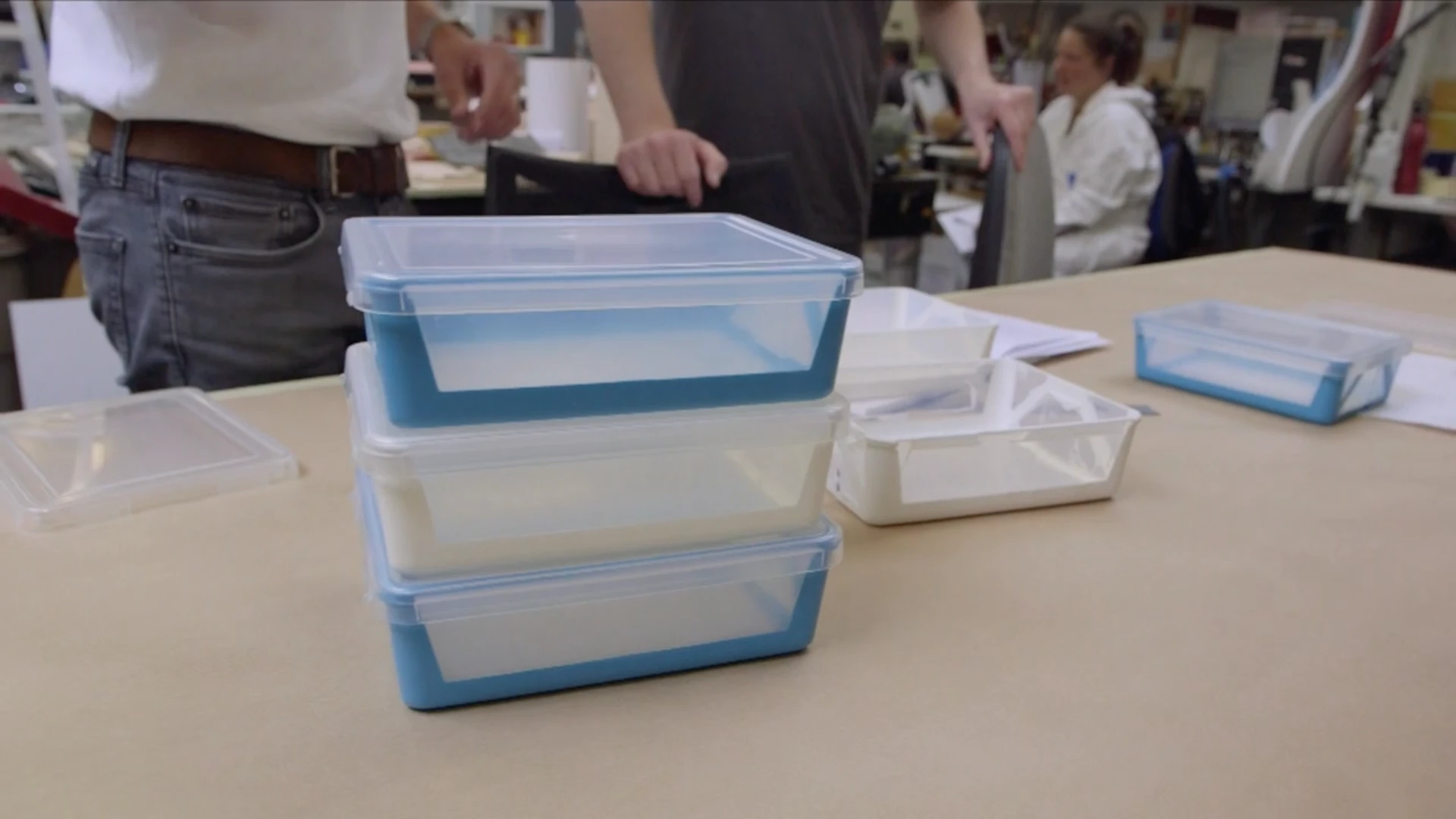 Each end is fitted with strategically placed folds that allow it to be squashed down to a slim package when not in use