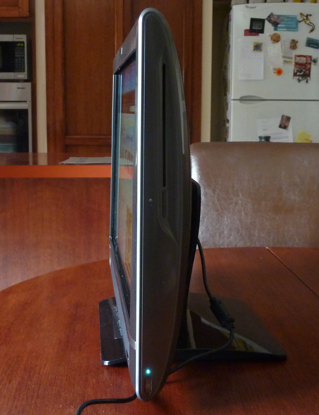 The HP TouchSmart 610-1030a in upright position