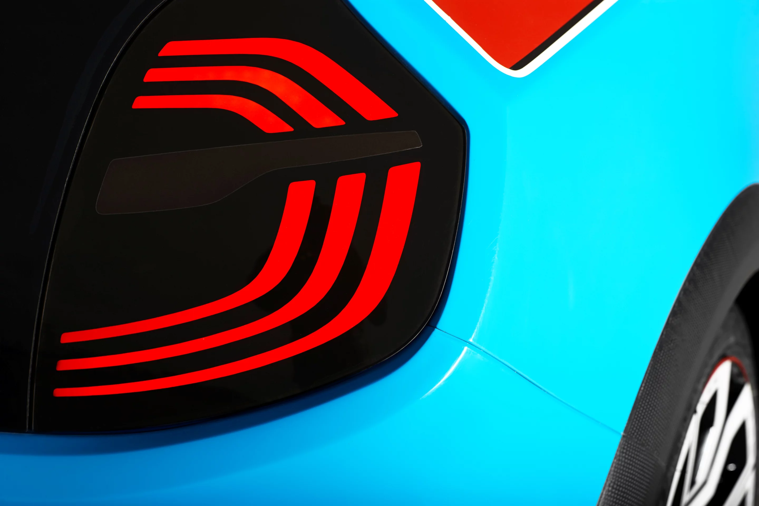 Twin'Run Concept Car retains similar dimensions to the Twin'Z Concept and little else