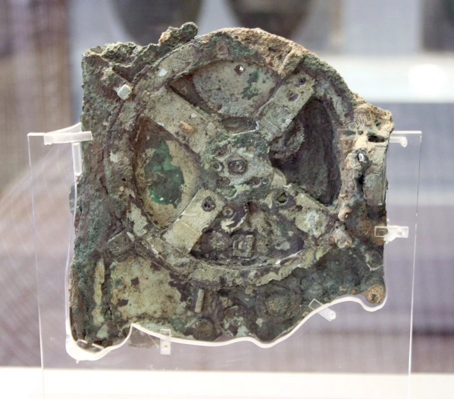 The Antikythera Mechanism is the world's oldest computer (Photo: Giovanni Dall Orto)