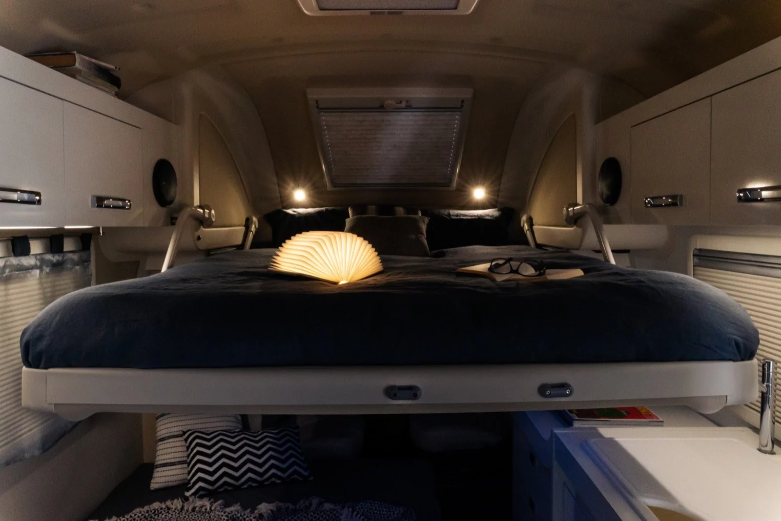 The Oasi 540.1 has a bunk bed setup with primary upper bed and secondary lower dinette-area bed