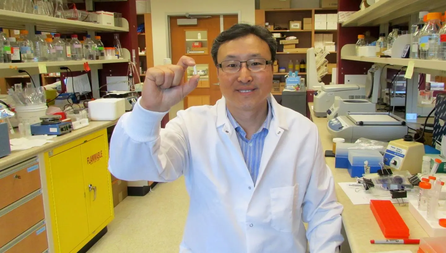 Hoon Sunwoo holds a sample of the antibody supplement he developed with colleague Jeong Sim