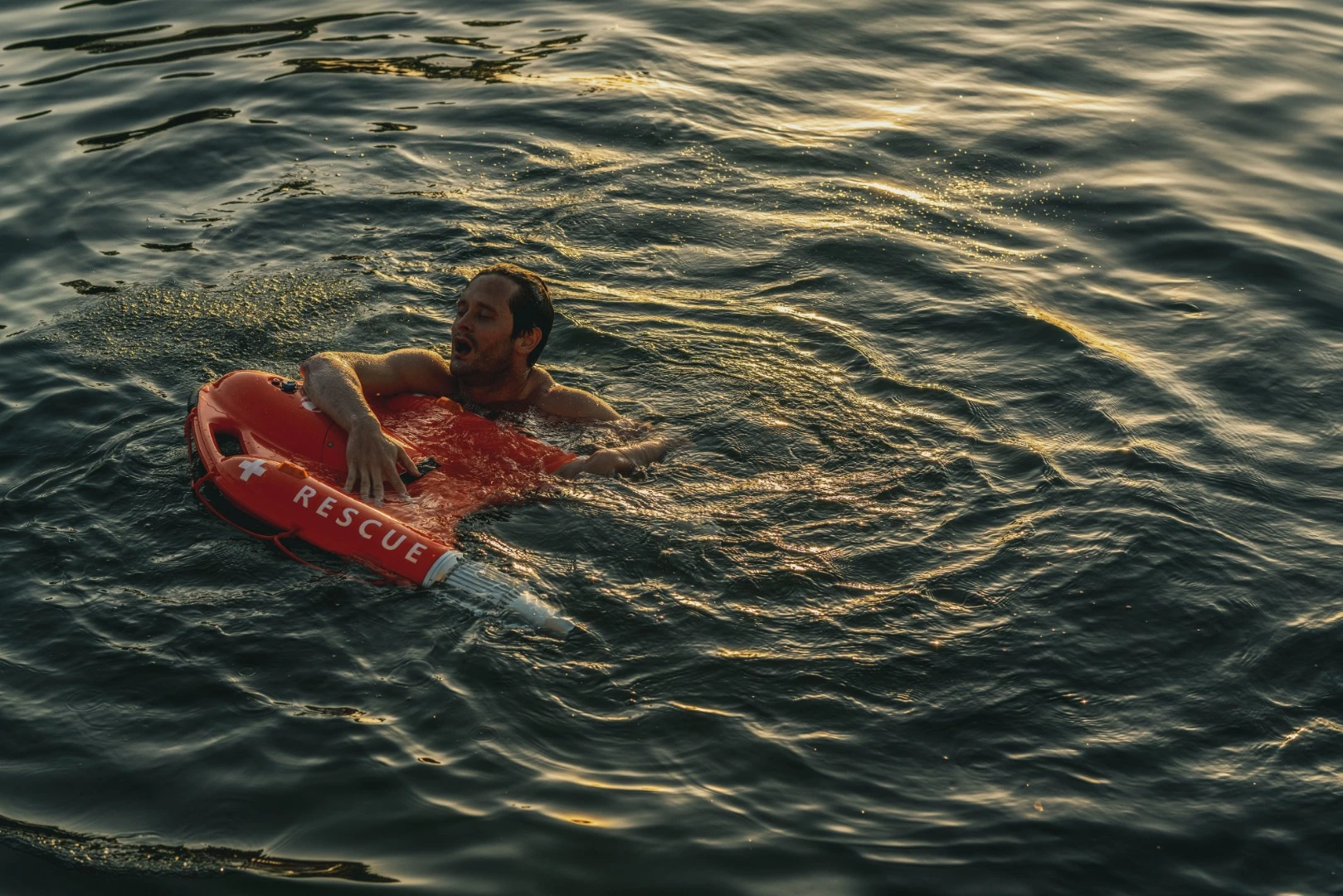 The Dolphin 1 is designed to be big enough so that an exhausted swimmer can lay on it like a bodyboard, grab hold of the ropes around the edge or the carry handles at the nose and be brought safely back to shore