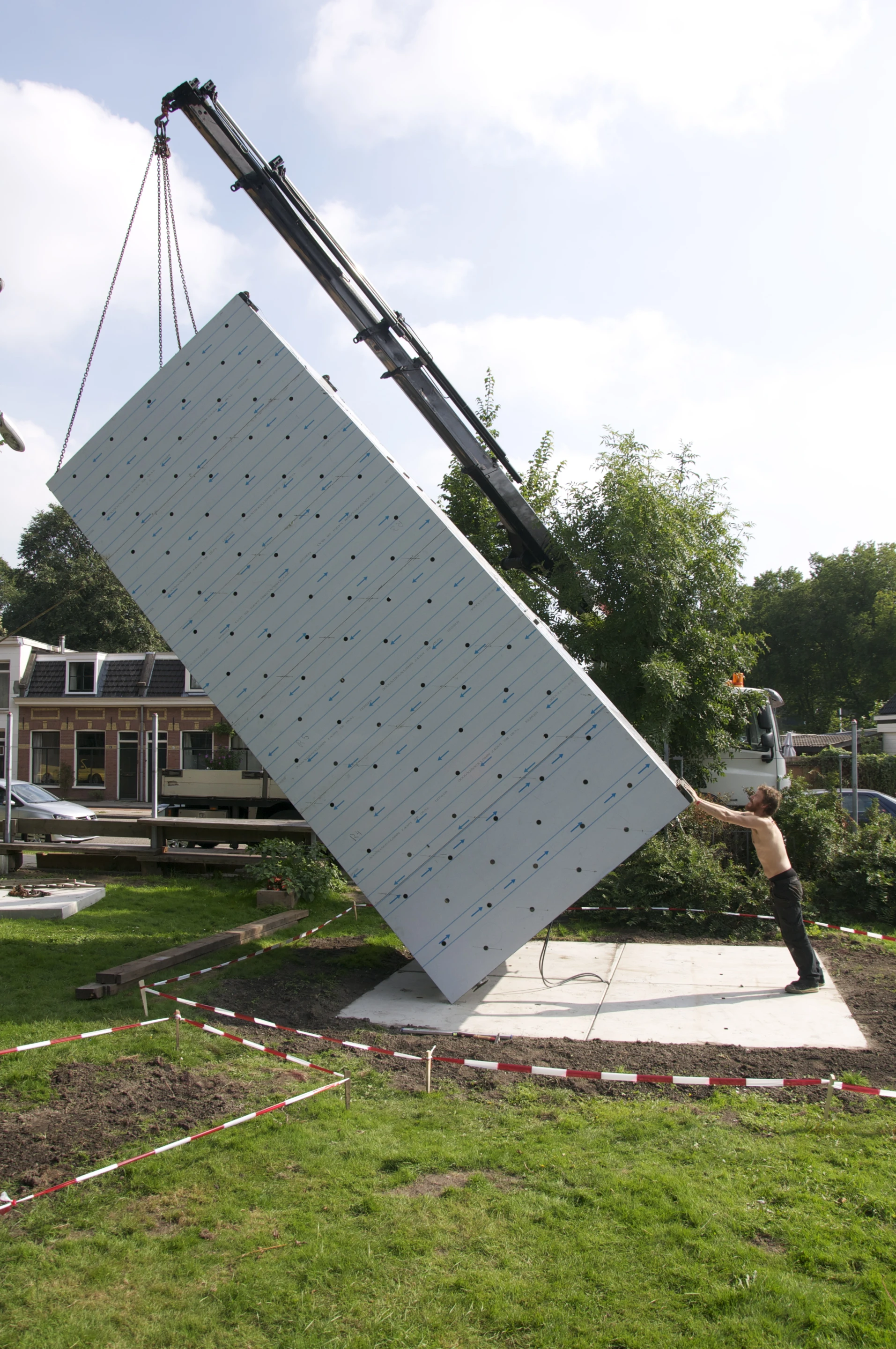 DUS Architects' KamerMaker is 6 meters tall
