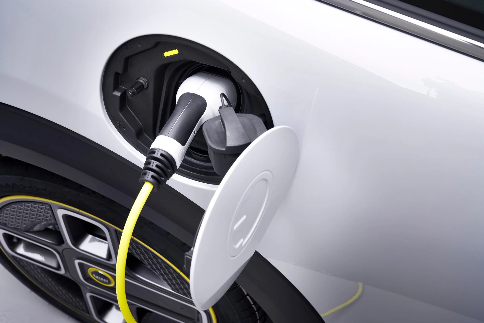 The electric Mini Cooper SE's charge plug can accept DC fast charge rates up to 50 kW