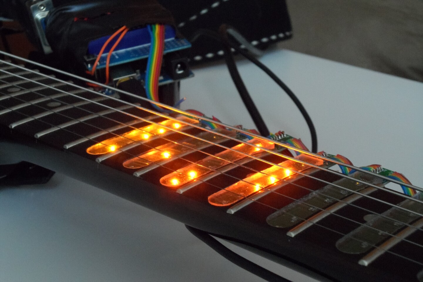 LED learning sleeves for the guitar