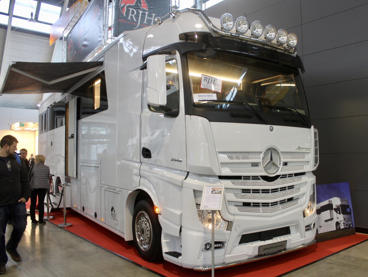 This RJH Exclusive horse transporter-motorhome was based on a 444-hp Mercedes-Benz Actros 2545
