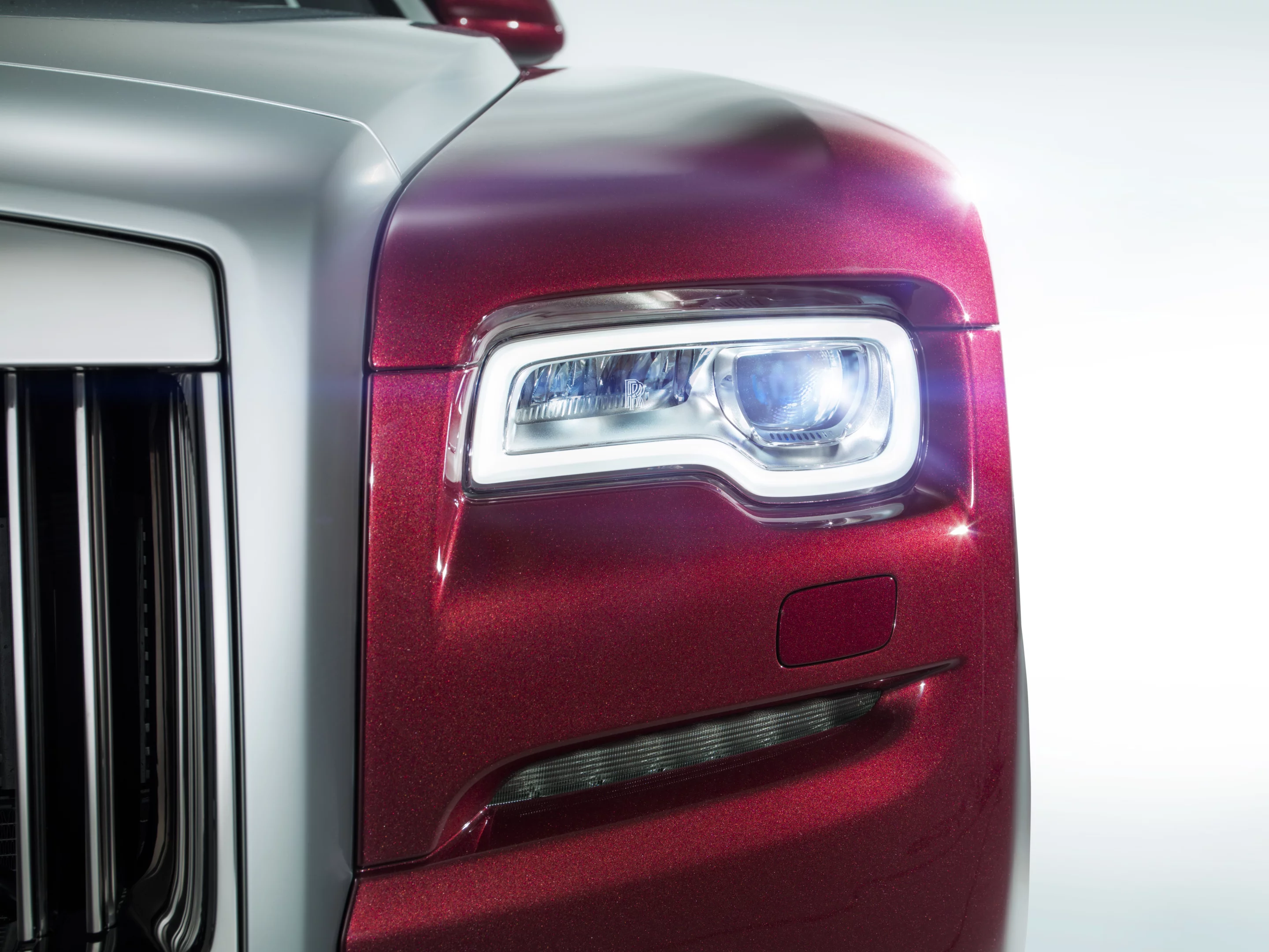 Rolls Royce Ghost Series II: updated headlight with driving light