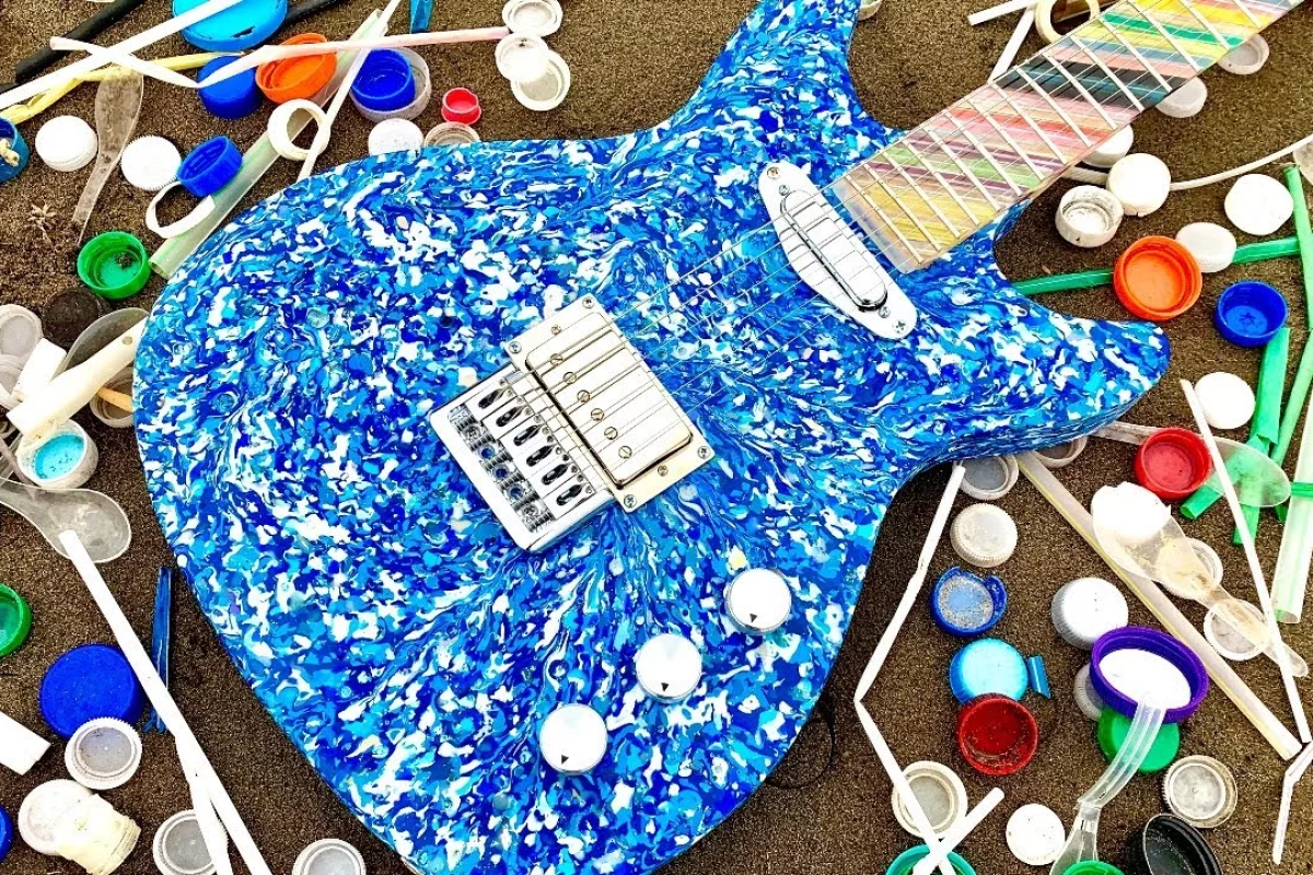 The body of the guitar is made from recovered plastic waste from oceans, rivers and coastlines, while the neck features plastic straws and bottle tops