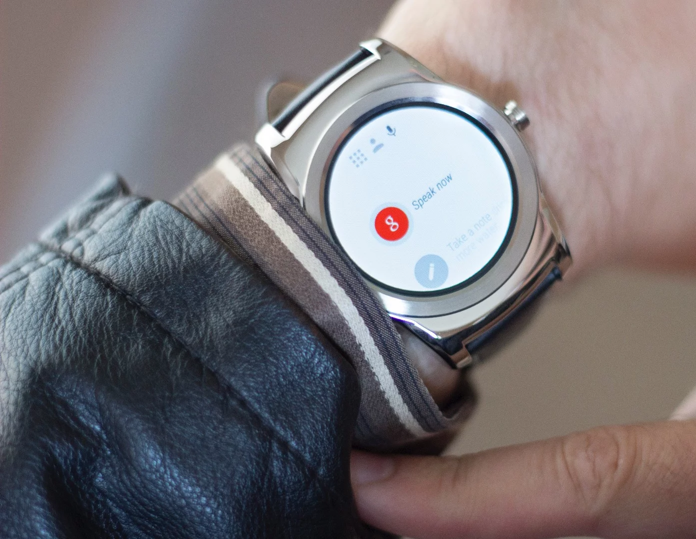 Voice control on the Watch Urbane (Photo: Will Shanklin/Gizmag.com)