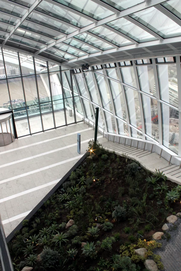 Looking down onto the Sky Garden's west terrace (Photo: Stu Robarts/Gizmag)