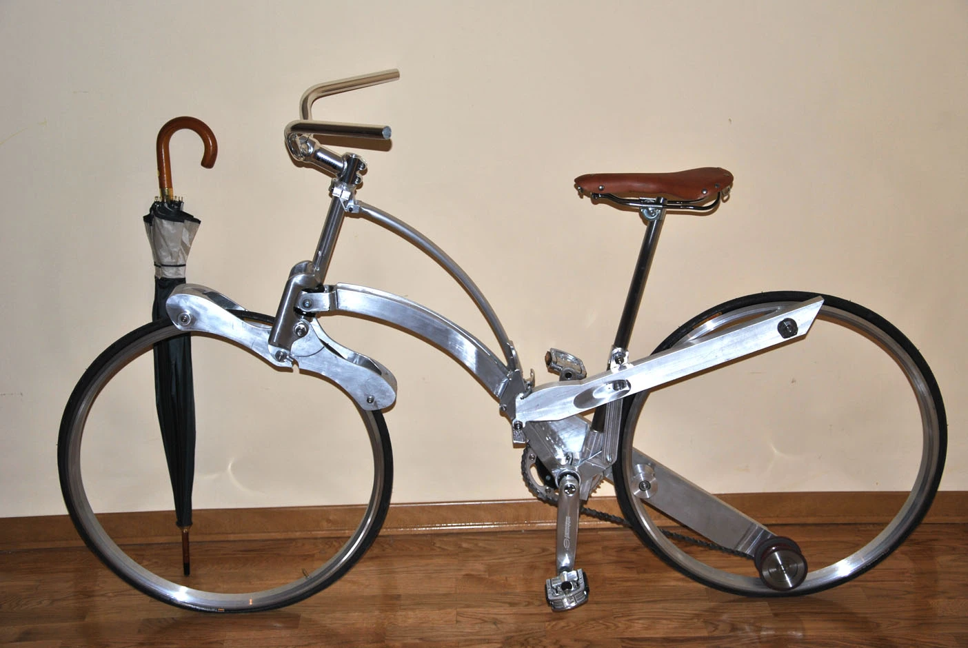 Unlike other small-folding bikes, the Sada Bike features full-size 26-inch wheels