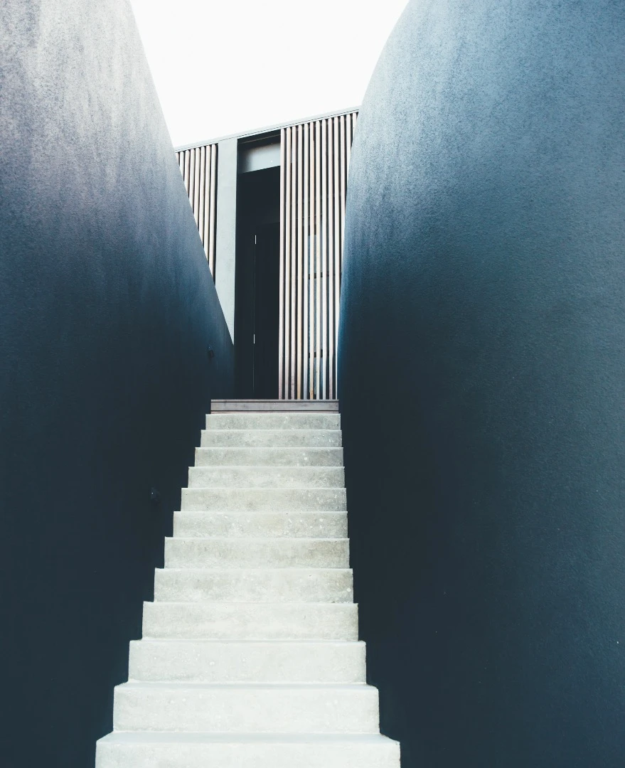 The long staircase that offers access to Tinbeerwah House