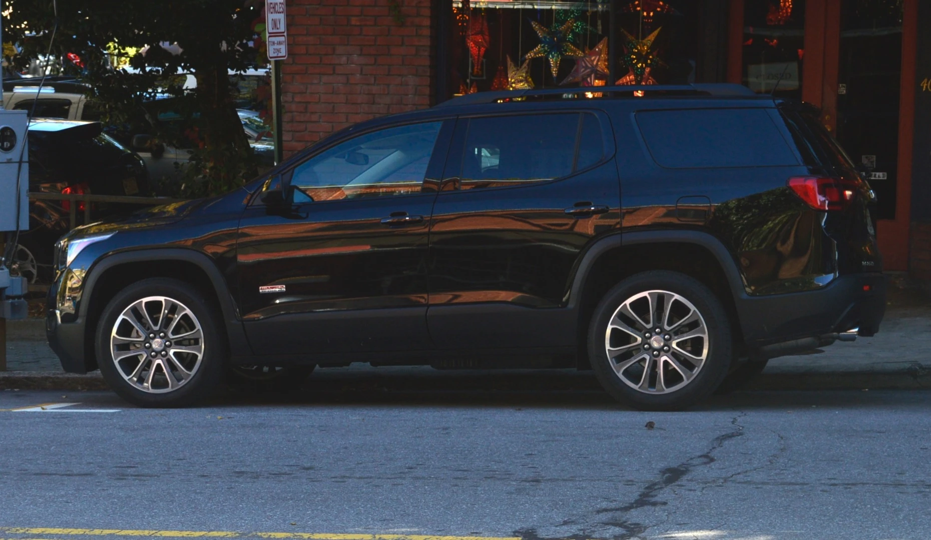 Things we didn't like: blind spot alert, voice recognition and interior seat trim color