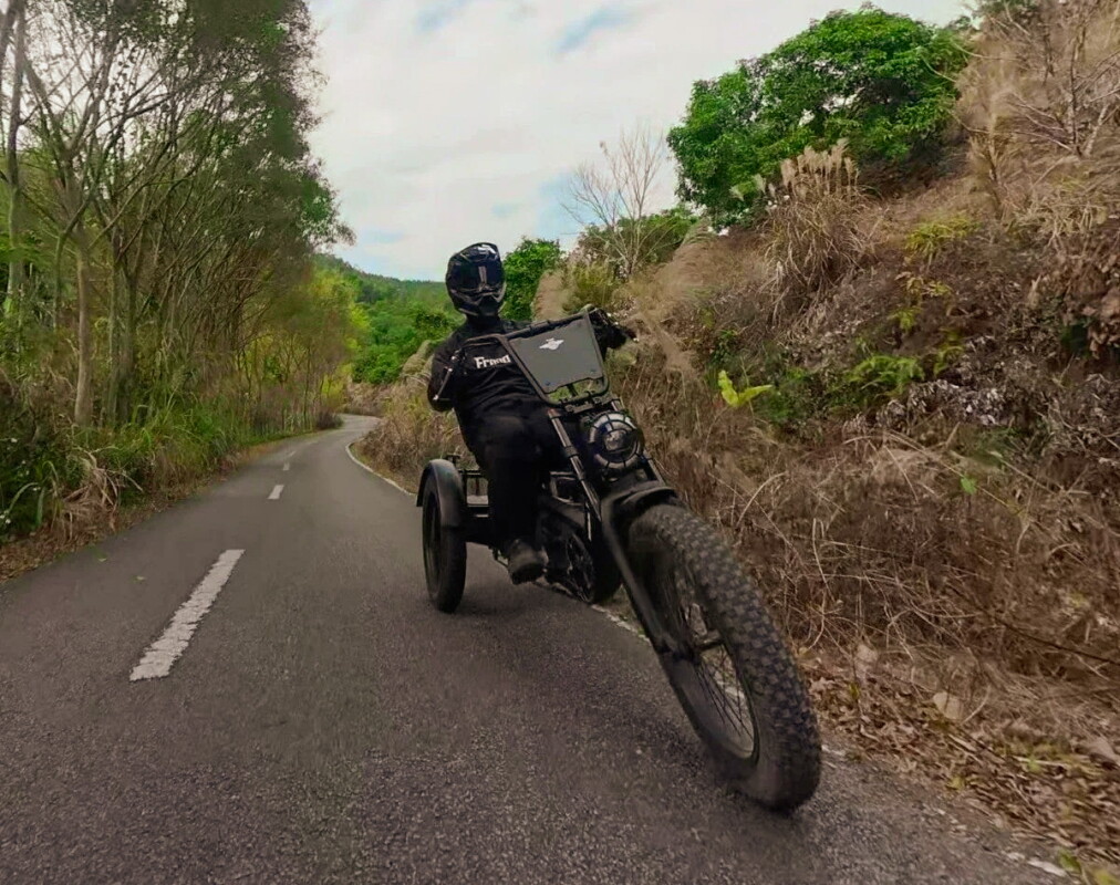 Tiltable e-trike promises natural bike-like agility on and off road