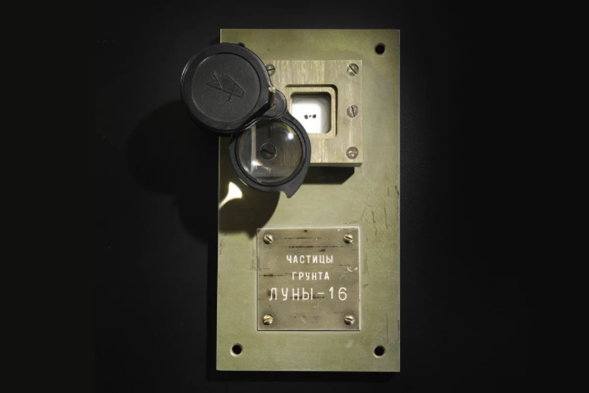 Three small Moon rocks returned by the Soviet Luna 16 mission have been sold at Sotheby's for $855,000