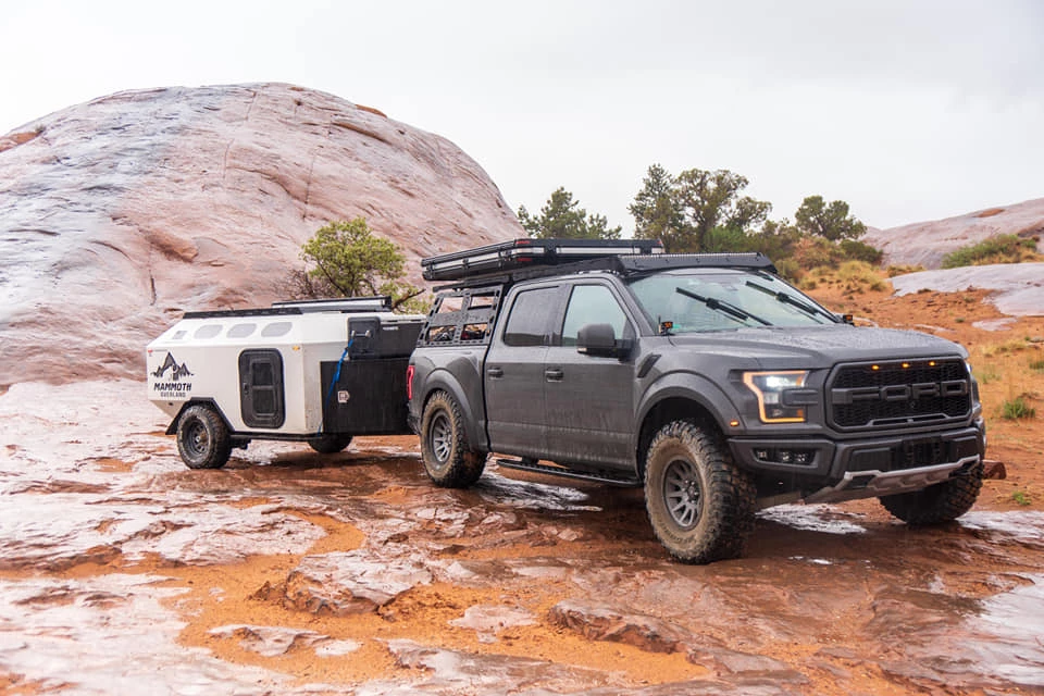 An interesting thing about this Mammoth photo is the fridge/freezer mounted on the nose box, suggesting that the smaller fridge box in the kitchen might prove undersized