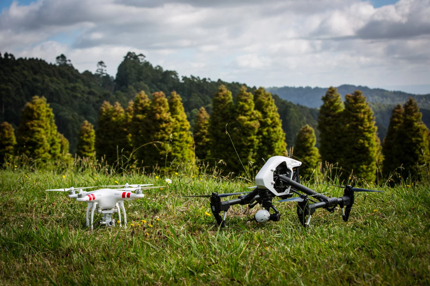 DJI Inspire 1: larger and twice as heavy as the Phantom 2 Vision+ (Photo: Noel McKeegan/Gizmag.com)