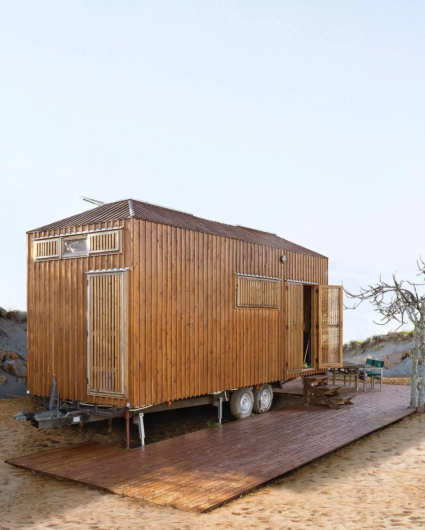 The Raposa measures 7 x 2.5 m (roughly 23 x 8 ft)