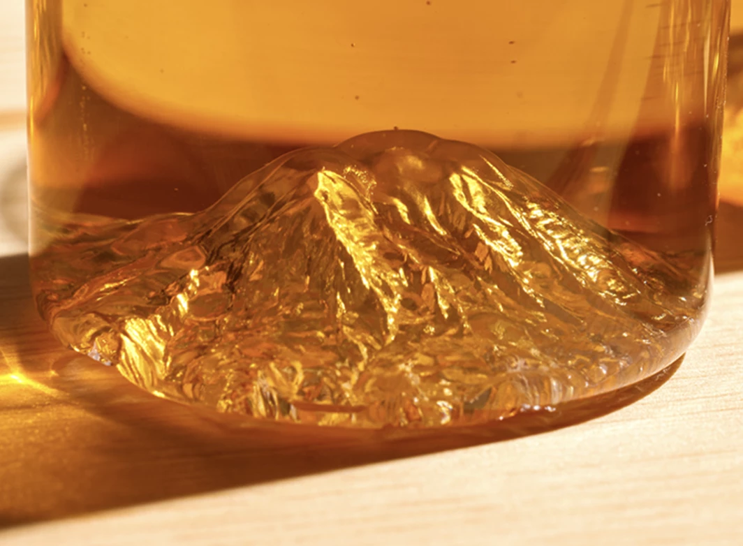 The delicate and accurate 3D rendering doesn't sacrifice much space within each cup