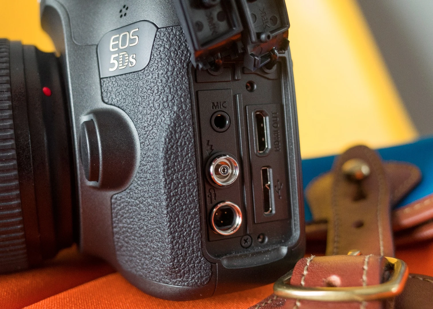 Videographers will note that there's no headphone jack on the 5Ds
